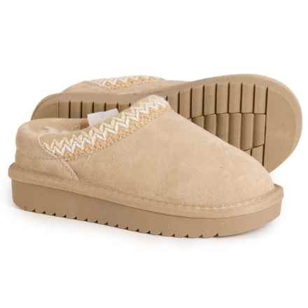 Greystone Girls Shelby Clogs - Suede in Sand