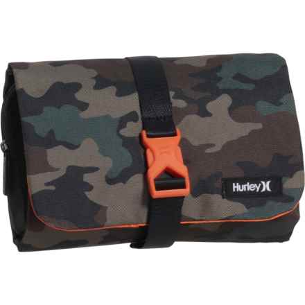 Hurley Hanging Toiletry Kit in Green Camo