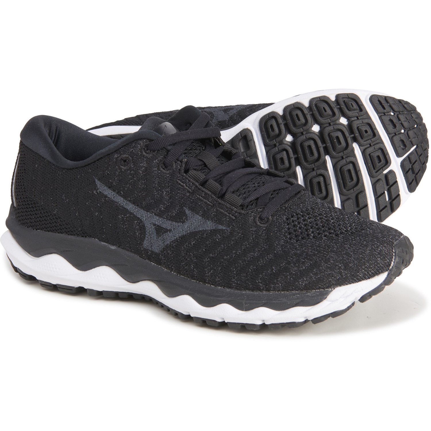 all black mizuno running shoes