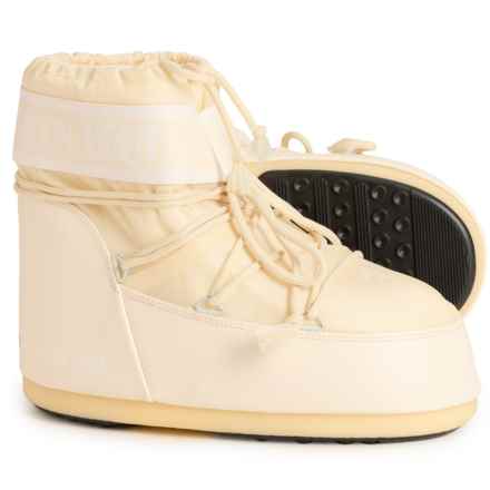MOON BOOTS Made in Europe Icon Low Nylon Boots (For Women) in 006-Cream