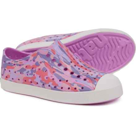 NATIVE Girls Jefferson Sugarlite® Print Shoes - Slip-Ons in Winterberry Pink/Shell White/Haze Eucamo
