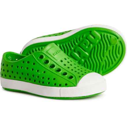 NATIVE Toddler and Little Boys and Girls Jefferson Slip-On Shoes in Grssgr/Shlwht