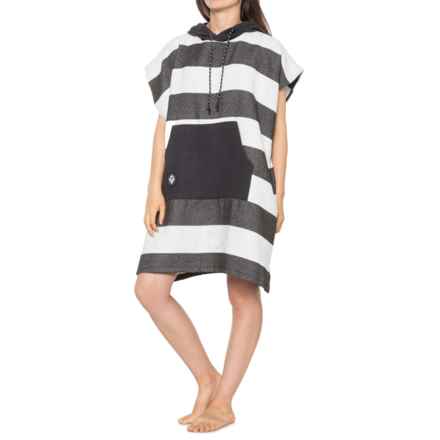 Nomadix Changing Poncho - Short Sleeve in Stripes Noll Black