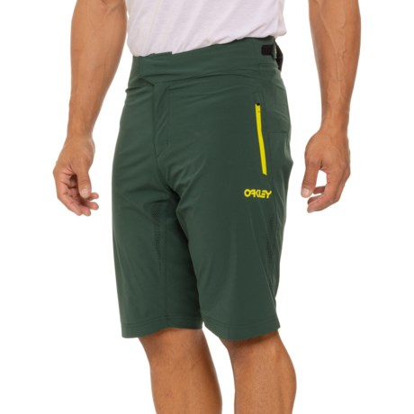Oakley Reduct Berm Bike Shorts and Liner Chamois Shorts in Hunter Green (Helmet)