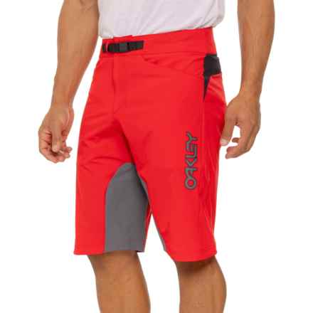 Oakley Seeker ‘75 Shorts in Red Line