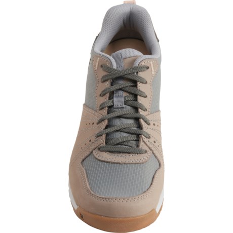oboz low hiking shoes