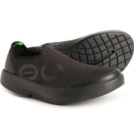 Oofos OOmg EeZee Sneakers (For Men) in Black/Black