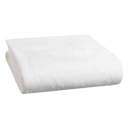 Pea Alley Average Savings Of 60 At Sierra Trading Post Pea Alley Trefoil Coverlet Bedspread Queen In White Closeouts