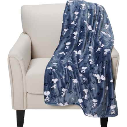 Peanuts Poses and Paws Oversized Fleece Throw Blanket - 60x70” in Blue Jean