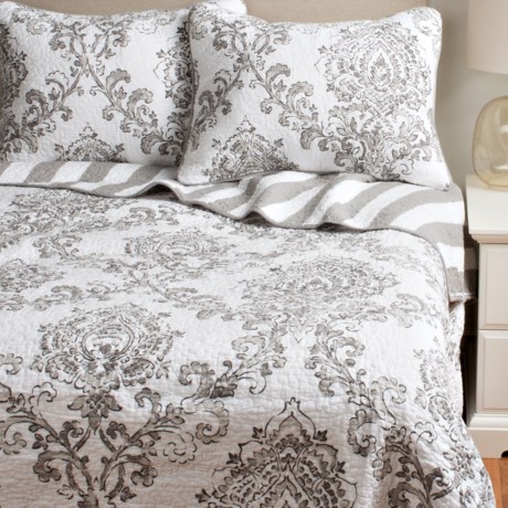 Ivy Hill Home Damask Reversible Quilt Set - Twin
