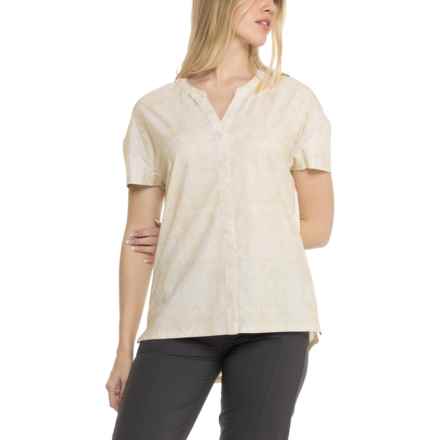Royal Robbins Spotless Evolution Shirt - Short Sleeve in Creme Acadia Pt