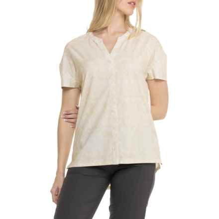 Royal Robbins Spotless Evolution Shirt - Short Sleeve in Creme Acadia Pt