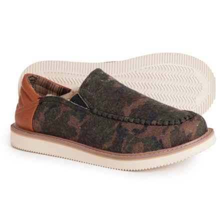 Sanuk Cozy Vibes Low SM Slippers - Slip-Ons (For Men) in Woodland Camo