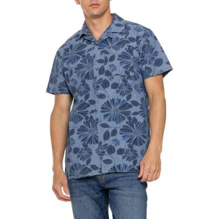 SILVER JEANS CO Printed Slub Patch Pocket Shirt - Short Sleeve in Mid Blue
