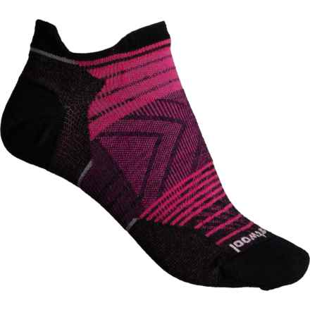 SmartWool Run Zero Cushion Striped Socks - Merino Wool, Ankle (For Women) in Power Pink