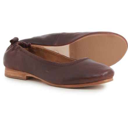 Sofft Kenni Scrunch-Back Ballet Flats - Leather (For Women) in Chestnut