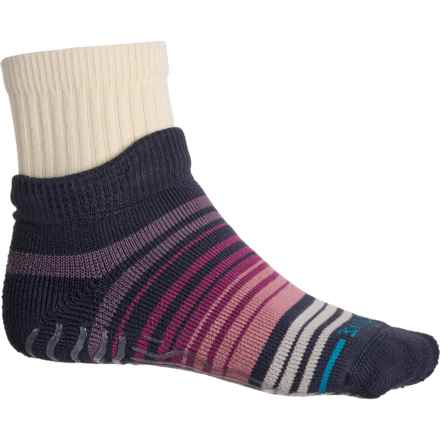 Stance Curren Slipper Socks - Quarter Crew (For Men) in Grape