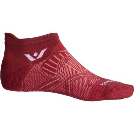 Swiftwick ASPIRE No-Show Running Socks - Below the Ankle (For Men) in Crimson Blossom