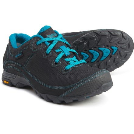 women's waterproof hiking shoes clearance