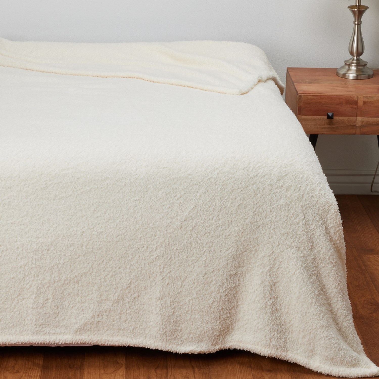 The Farmhouse by Rachel Ashwell Queen Super Soft Plush Blanket 90x90