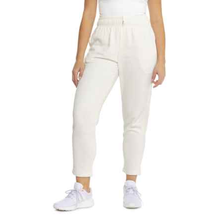 The North Face Evolution Cocoon Fit Sweatpants in White Dune