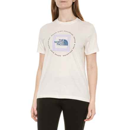 The North Face Geo NSE T-Shirt - Short Sleeve in Gardenia White/Lavender Fog