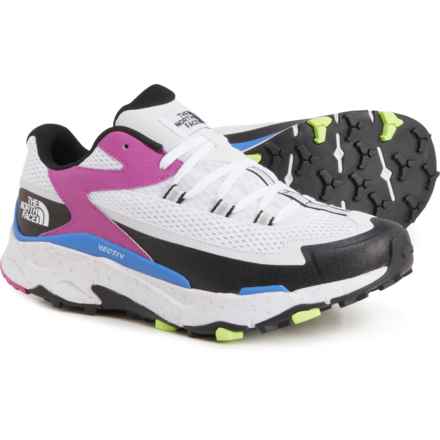 The North Face VECTIV® Taraval Trail Running Shoes (For Men) in Tnf White/Purple Cactus Flower