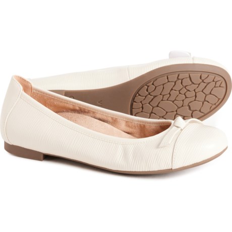 Vionic Amorie Ballet Flats - Leather (For Women) in Wavy Lthr,Cream