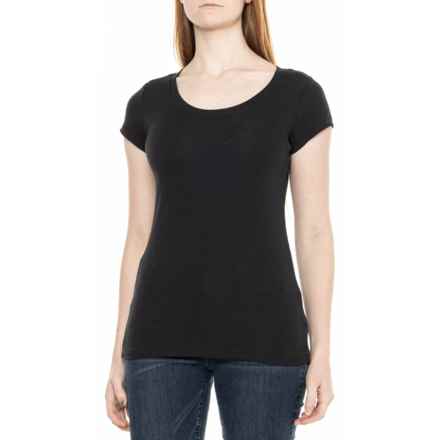 Willow Blossom Ribbed Scoop Neck T-Shirt - Short Sleeve in Black Beauty