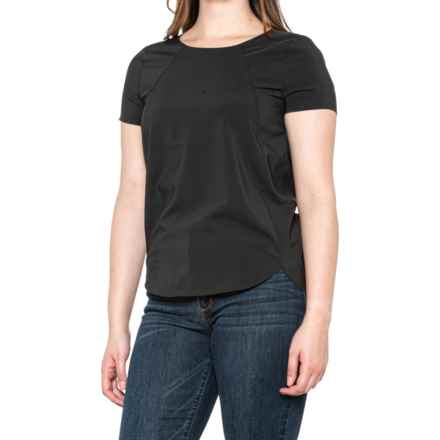Willow Blossom Solid Active T-Shirt - Short Sleeve in Black Beauty